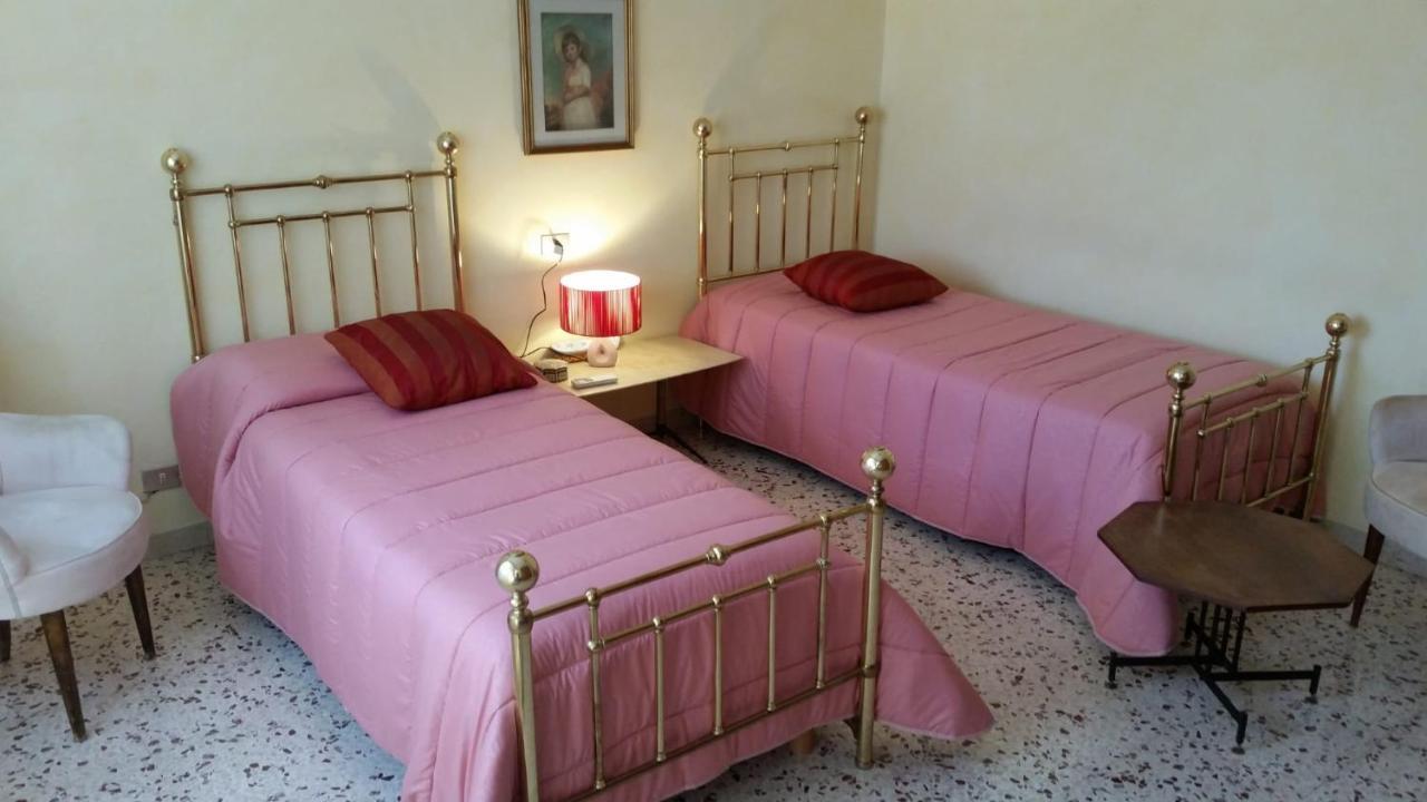 Pensión Tora House *